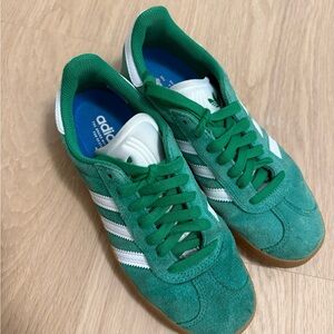 Adidas woman’s Emerald and White Sneakers 37.5